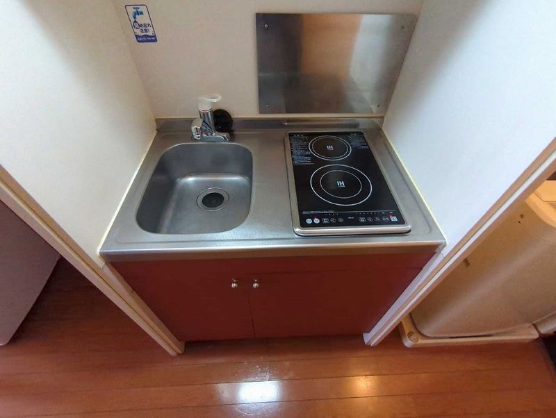 leopalace Port Side Kitchen