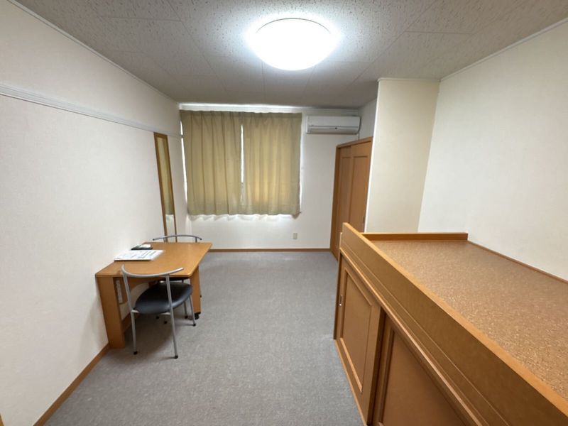 レオパレス三丁田 居間