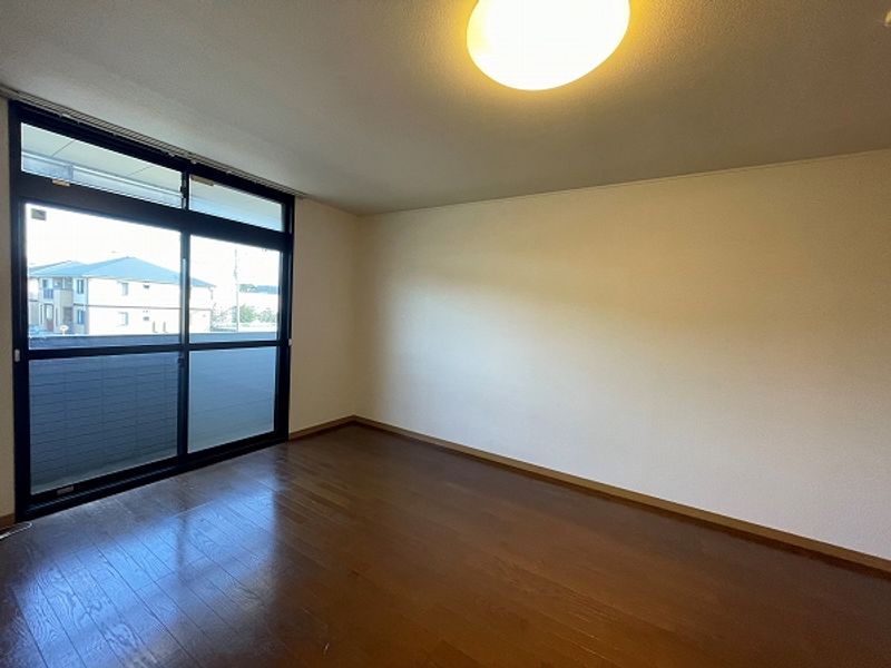 レオパレス梶栗 居間