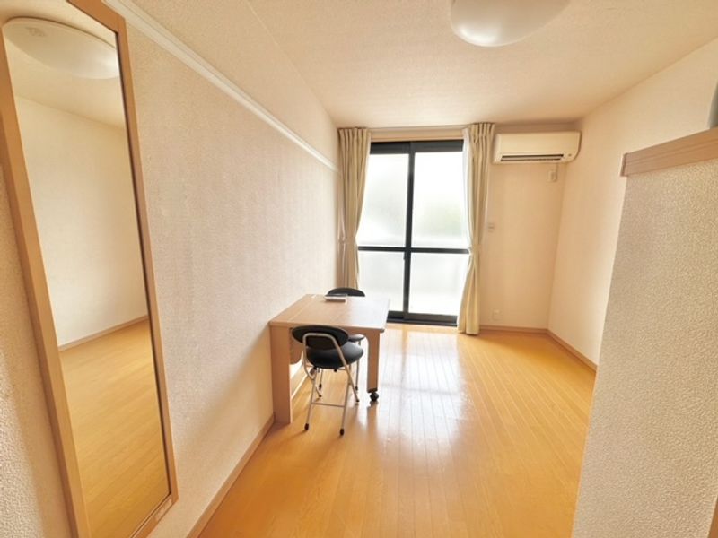 レオパレスグランド　オープリー 居間