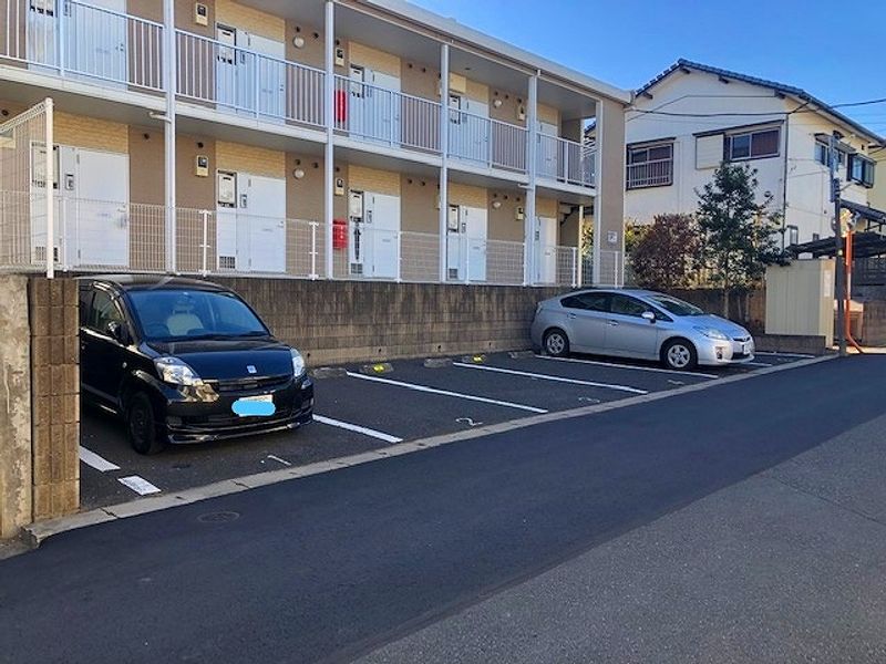 レオパレス南逆井 駐車場