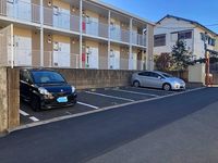 レオパレス南逆井 駐車場