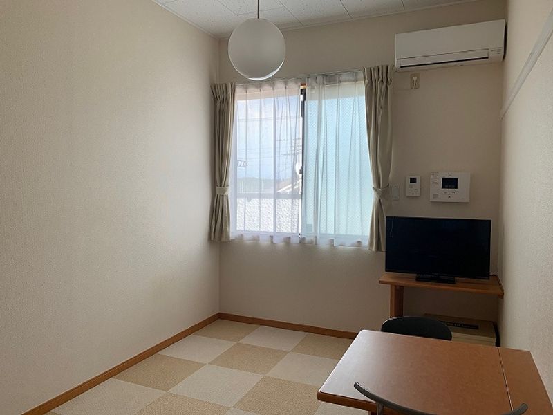 レオパレス吹上 居間