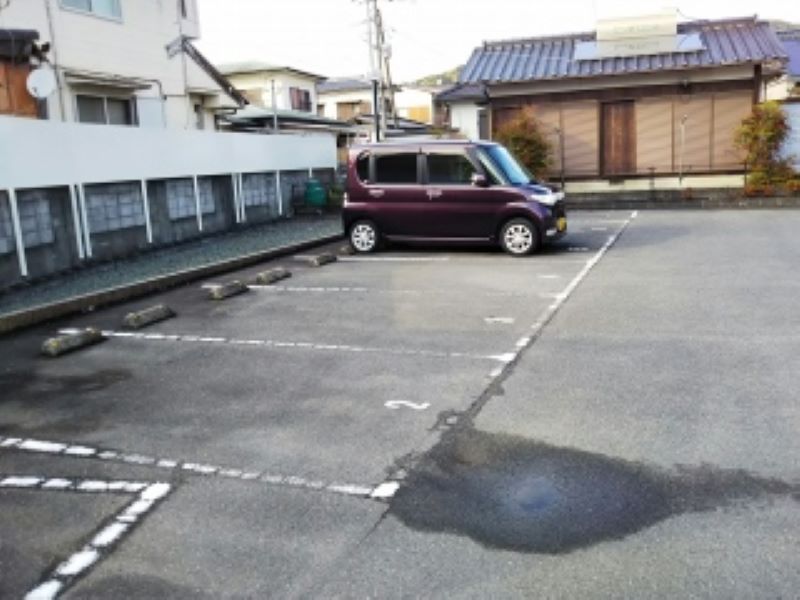 レオパレス幸 駐車場
