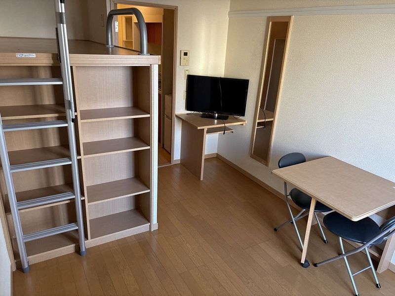 レオパレスリバーヴィレッジＭ 居間