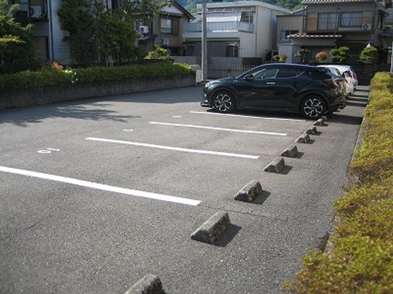 レオパレス舞 駐車場