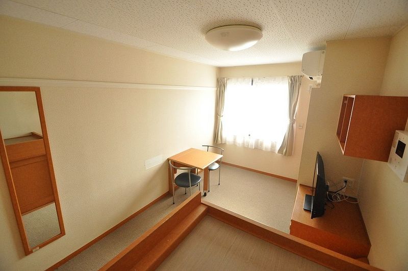 レオパレスマツバ 居間