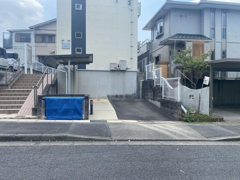 レオネクスト春日ヶ丘荘 駐車場