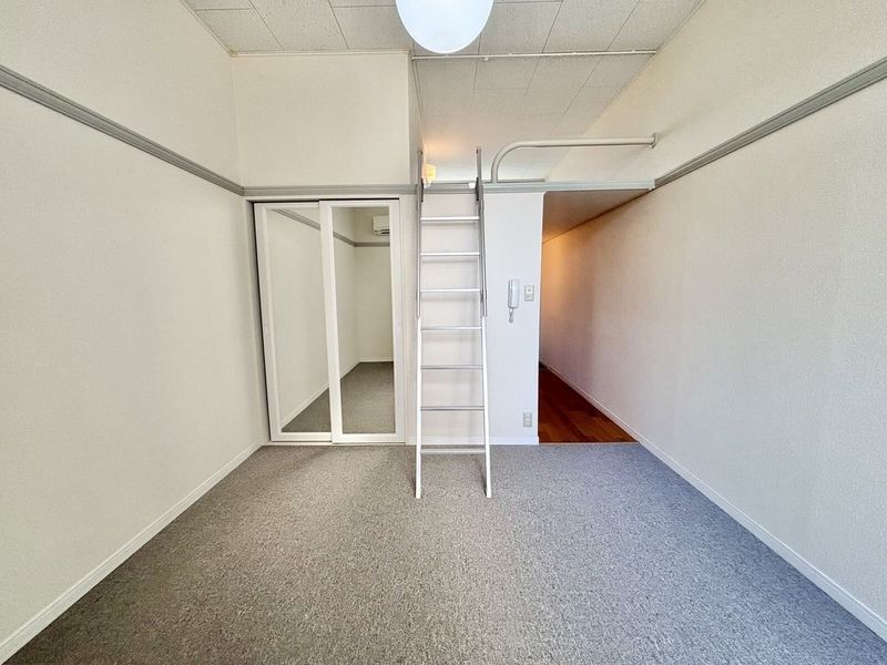 レオパレス３６２フラット 居間