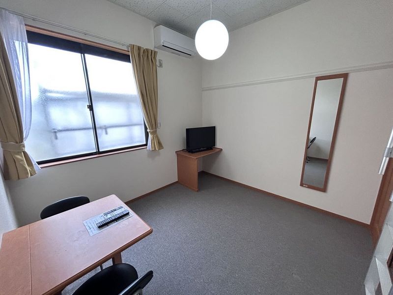 レオパレスプランドール木太Ⅱ 居間