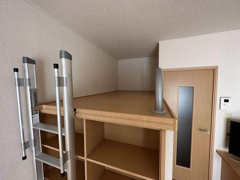 レオパレス中今泉 寝室