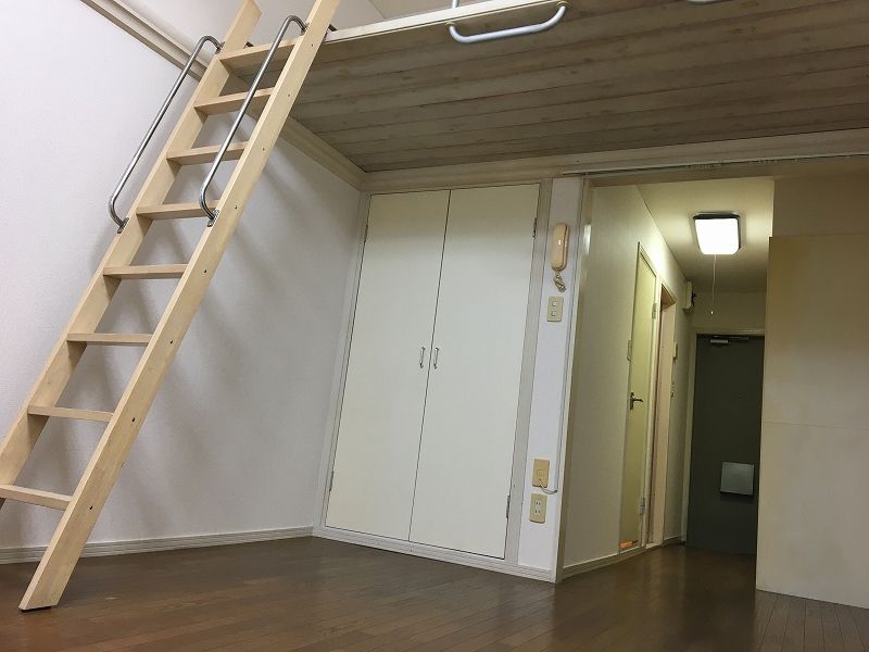 レオパレスパレスフィオーレⅠ 居間