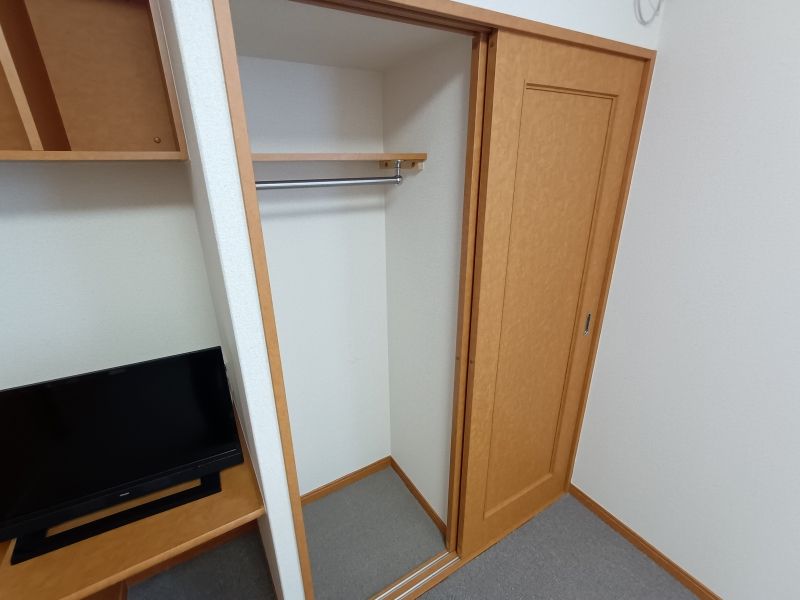 レオパレスみくりや 収納