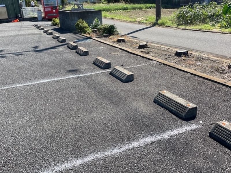 レオパレスファミーユ 駐車場