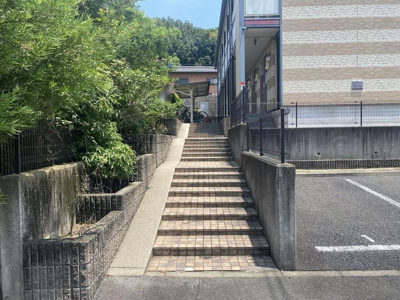 レオパレス向が丘Ⅱ エントランス