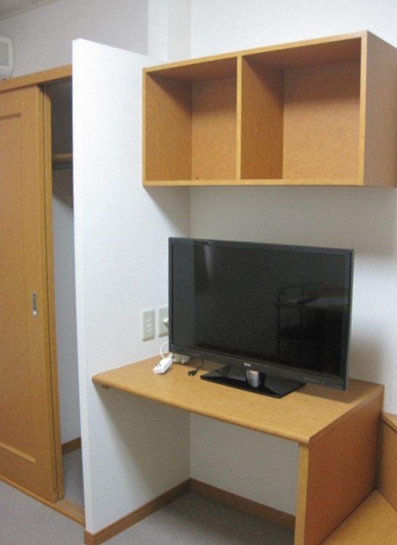 レオパレス伏見 居間