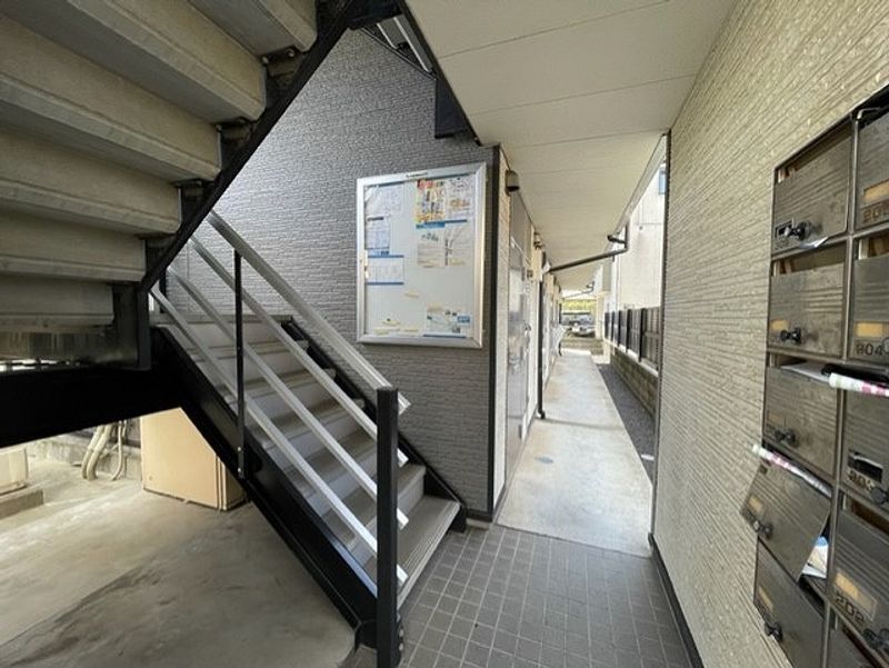 レオパレス湊町ＬＡ１ エントランス