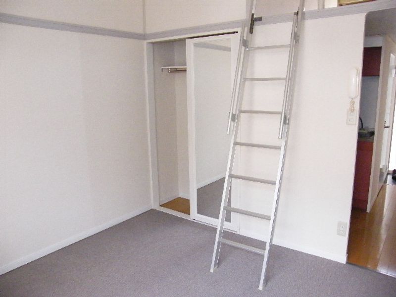 レオパレスシェルムーン 居間