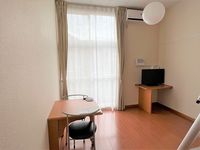 レオパレス小柳 居間