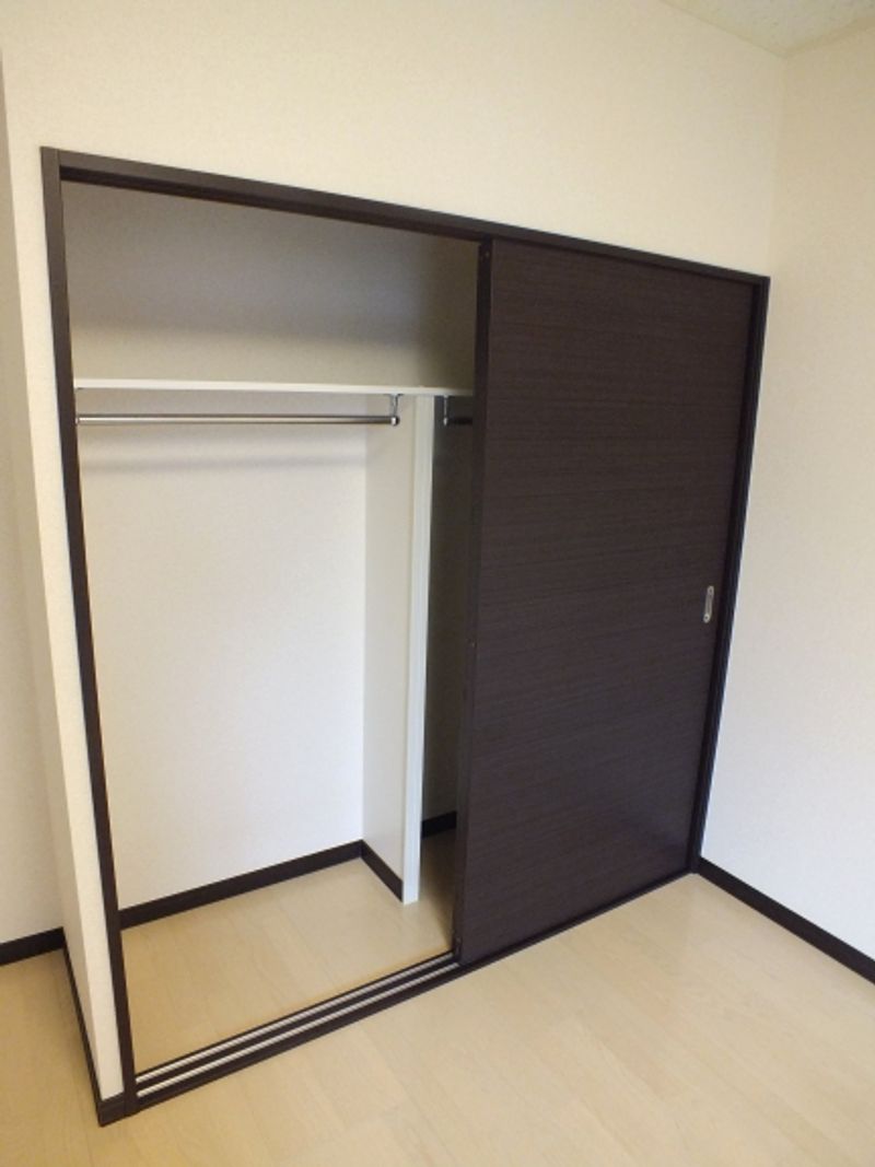 レオネクストロイヤル神栖 収納