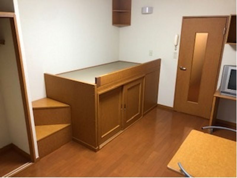 レオパレスピースフルハイツ２ 居間
