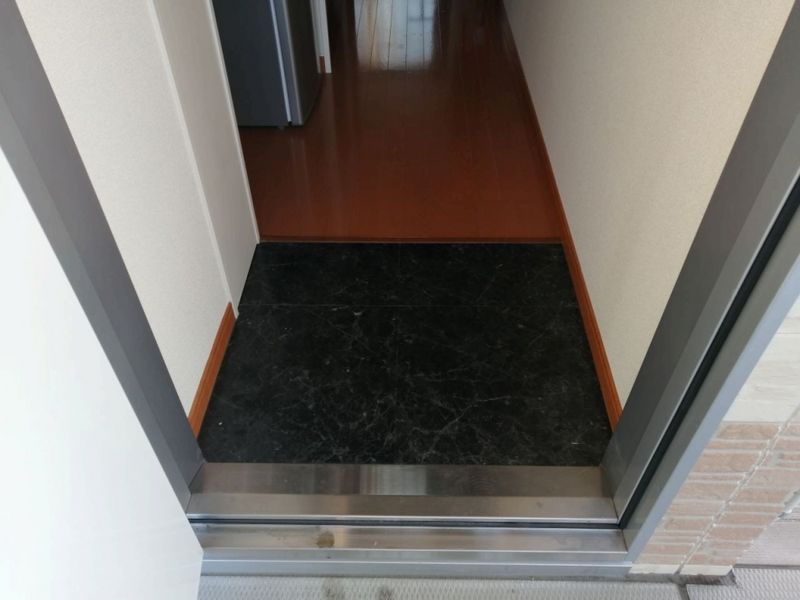 レオパレス千尋 玄関