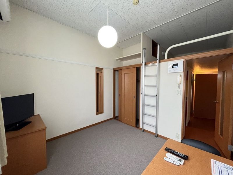 レオパレスアミティエ 居間