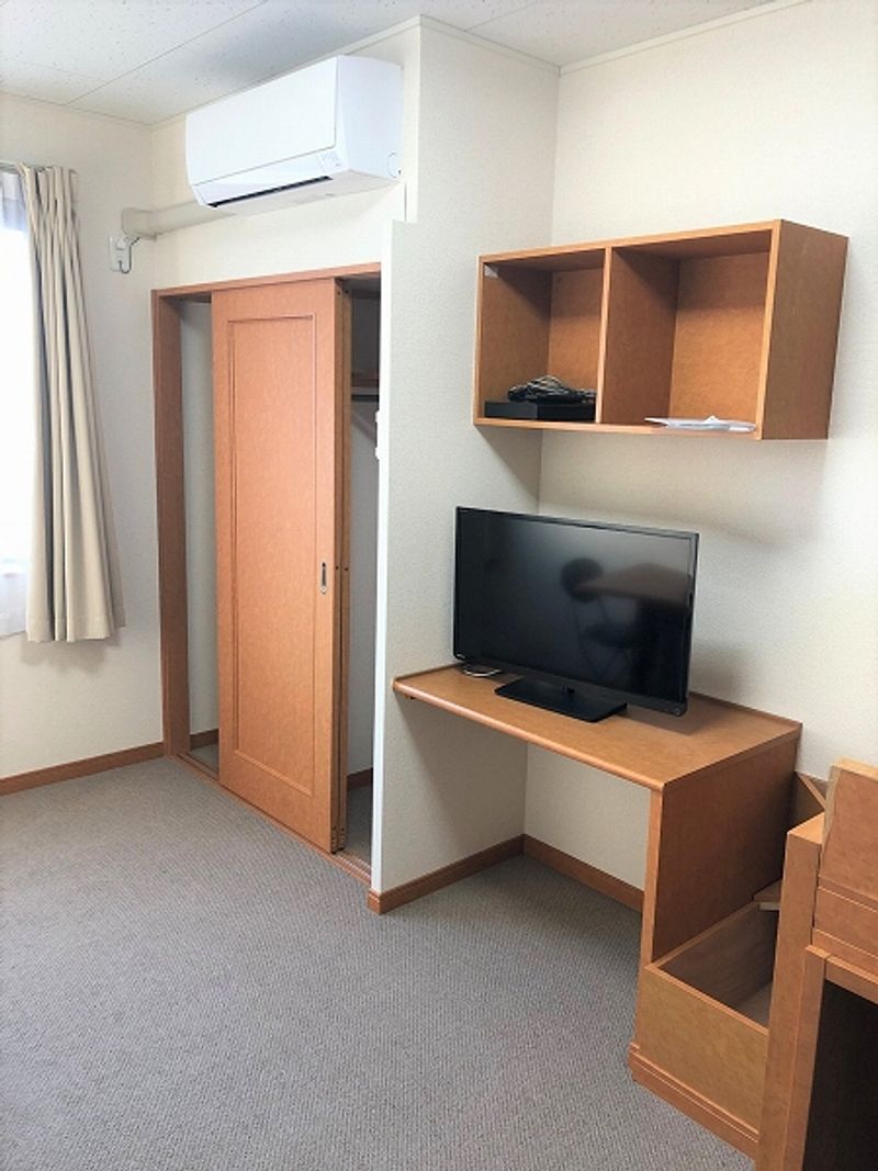 レオパレス西条 居間