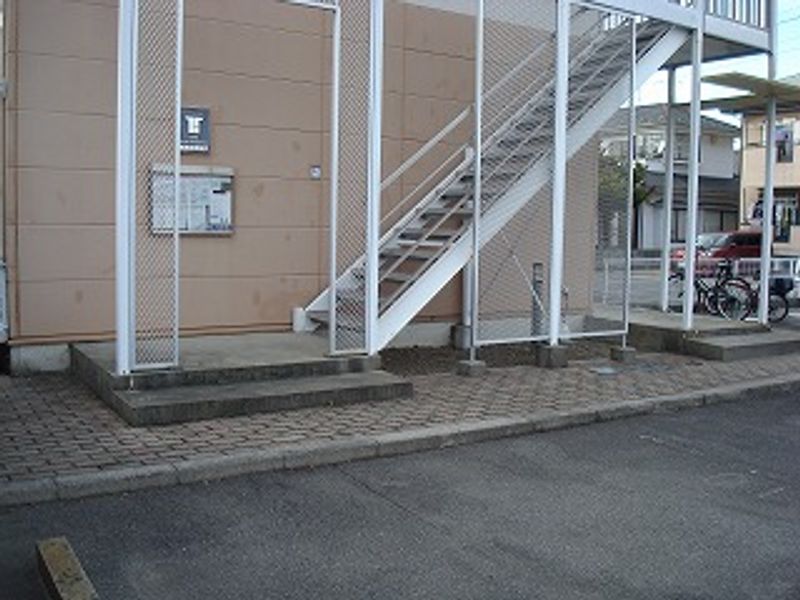 レオパレスマグワイア エントランス