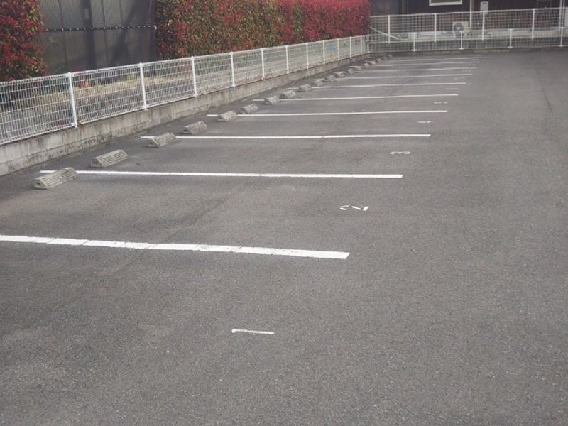 レオパレスリバーサイド小泉 駐車場