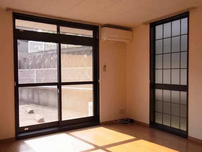 レオパレスシャンテ四之宮 居間