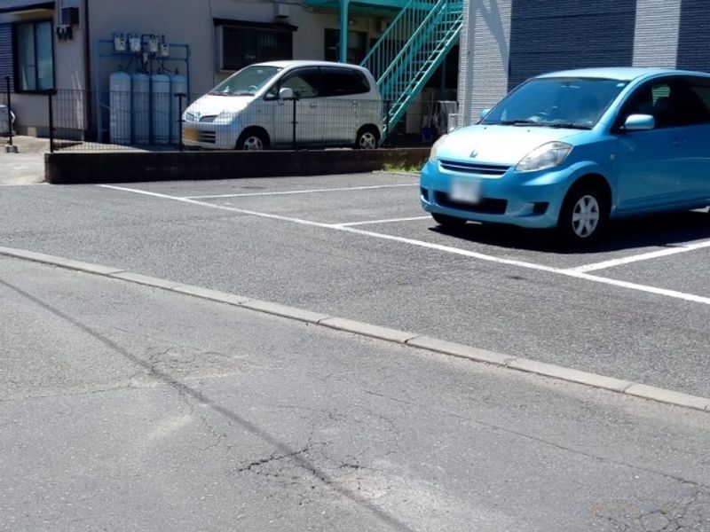 レオネクスト英 駐車場