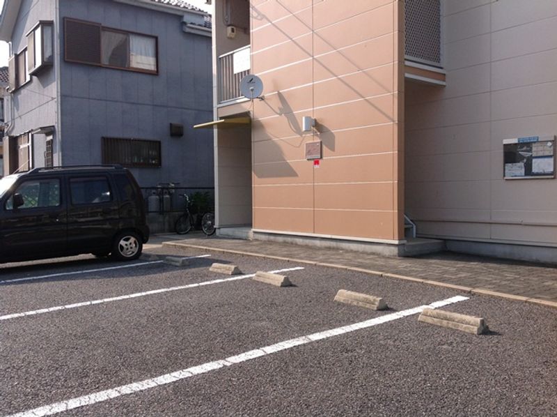 レオパレス筑紫 駐車場