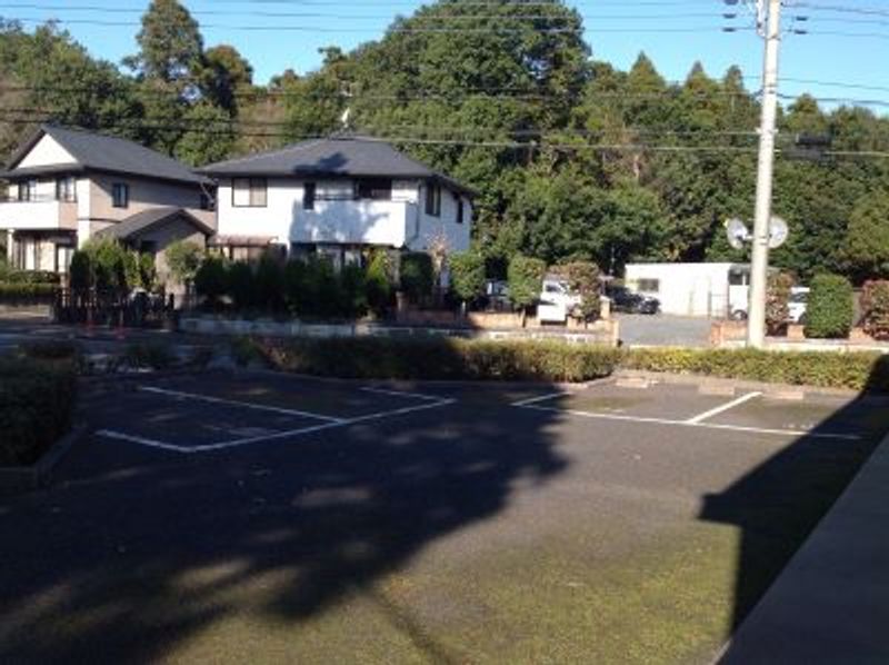 レオパレスコゥジィーＢ 駐車場
