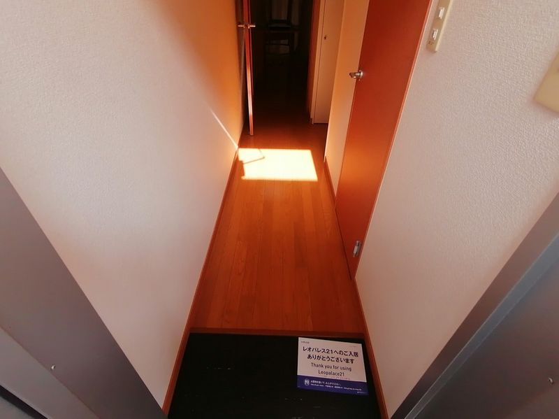 レオパレスレスポワール 玄関