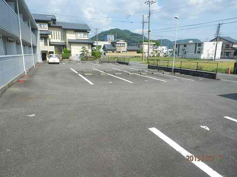 レオパレスＭ 駐車場