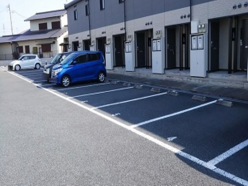 レオパレスグレイス上津Ⅱ 駐車場