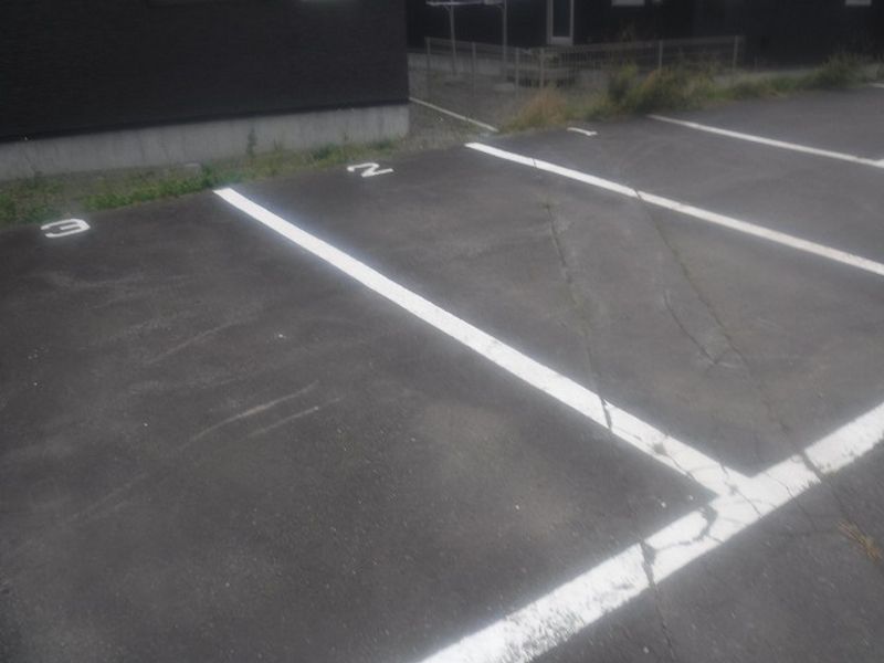 レオパレスＶｉＶａ　愛 駐車場