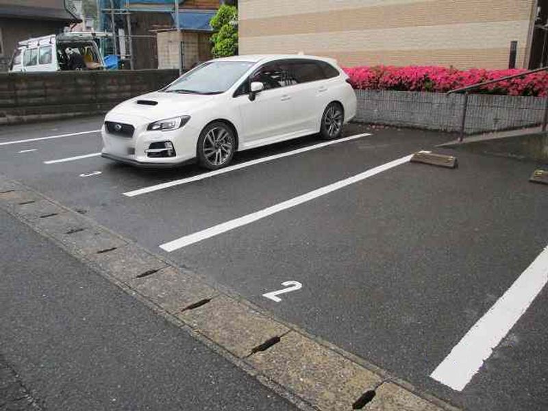 レオパレスシャローム 駐車場