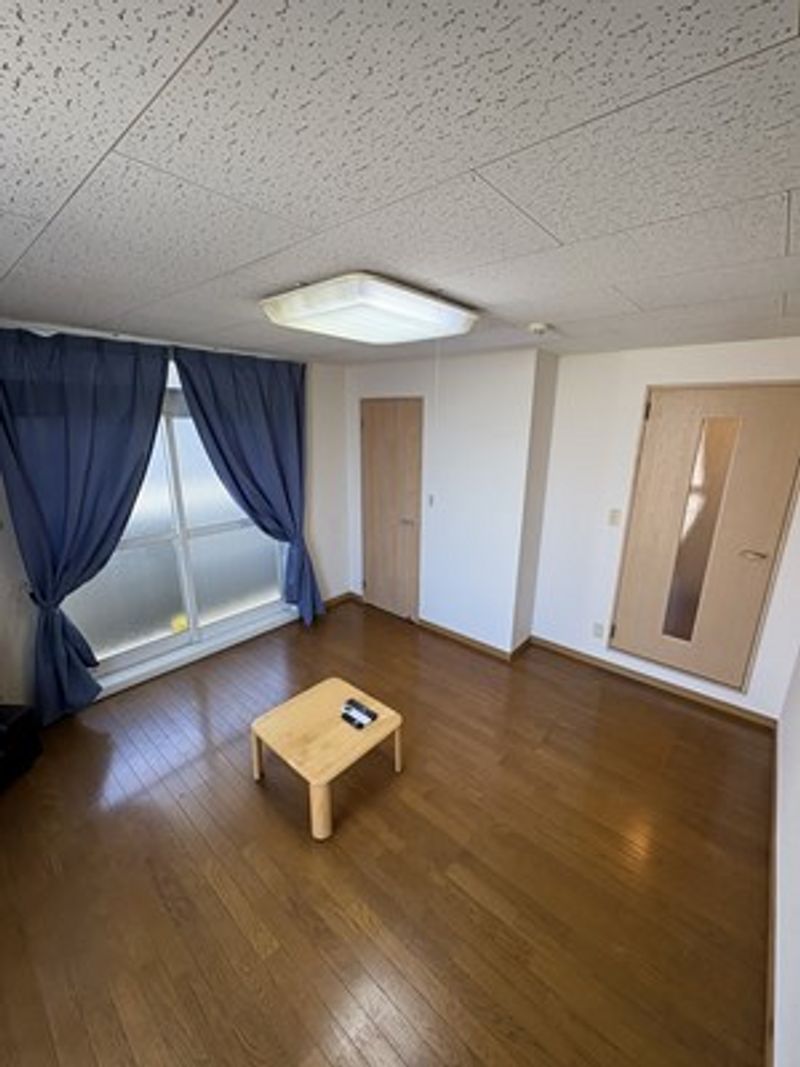 レオパレス柿ノ木 居間