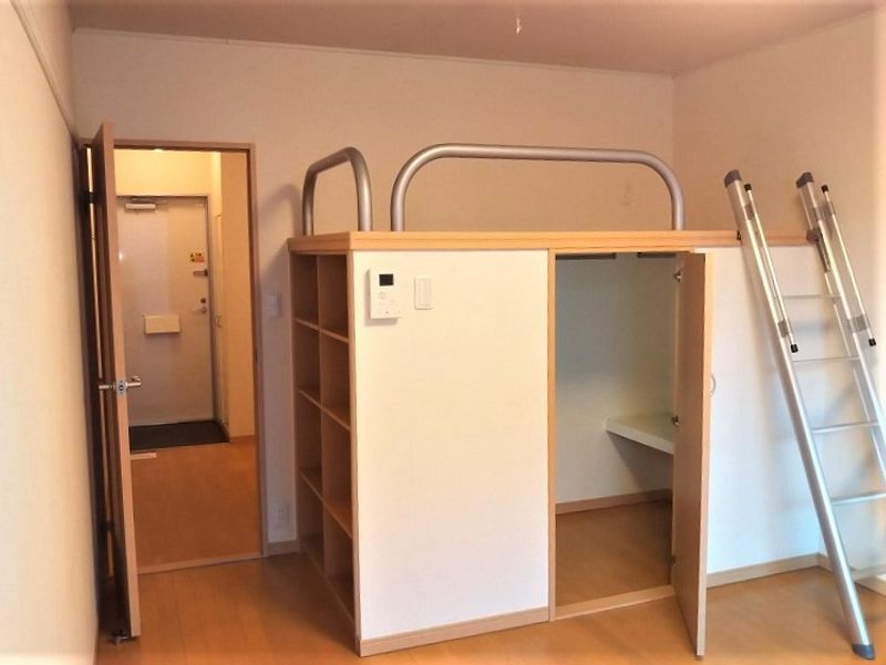 レオパレスルナ　ルミエール 収納