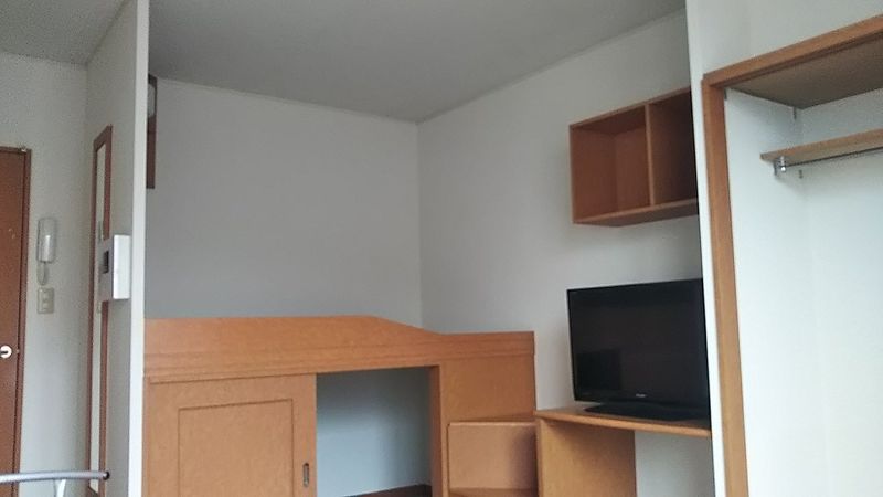 レオパレス八重原 居間