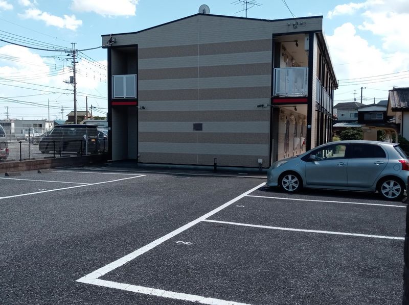 レオパレスオーガスト 駐車場