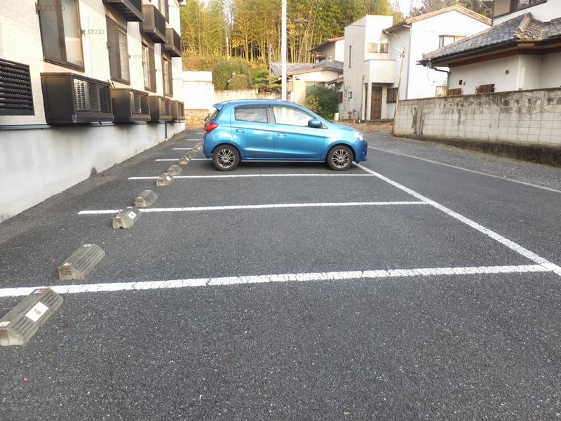レオパレスステルラ 駐車場