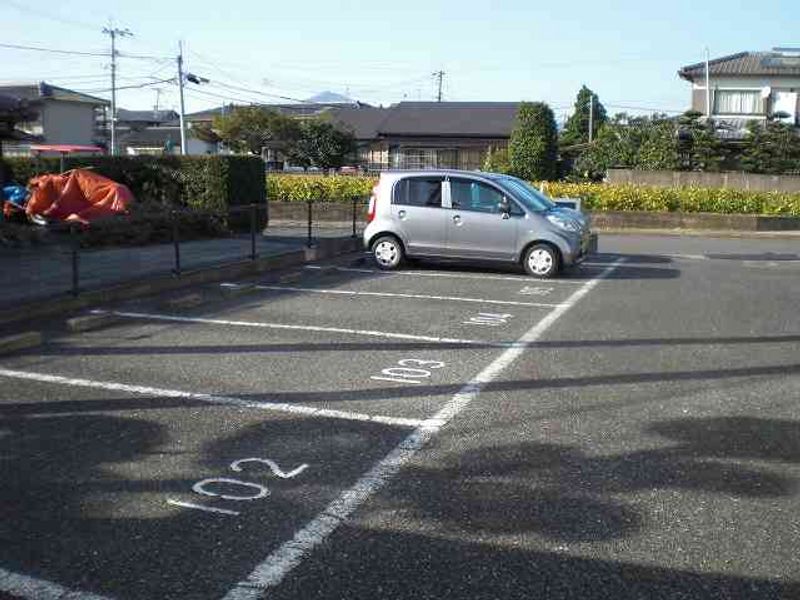 レオパレス菊陽 駐車場