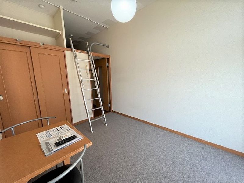 レオパレスフィスデファミーユ 寝室