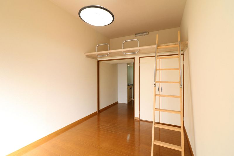 レオパレスドルフィン 居間