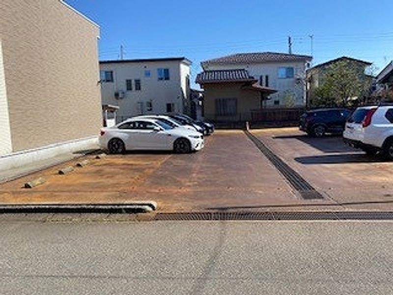 レオネクストエーデルハイムⅡ 駐車場