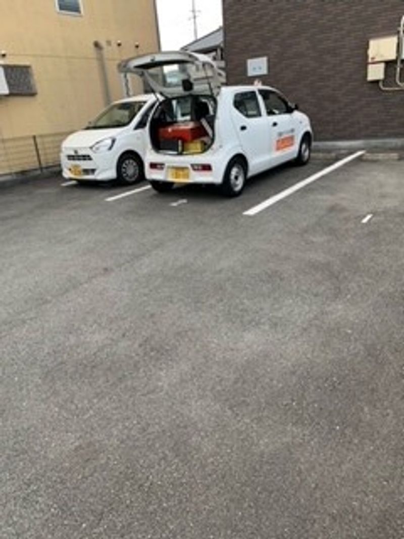 レオネクスト北条 駐車場