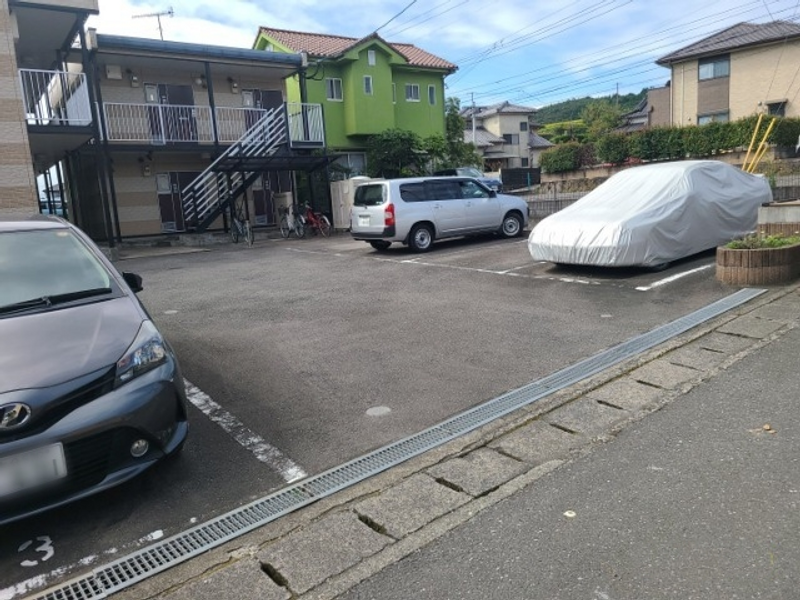 レオパレスフィオレンツァ 駐車場